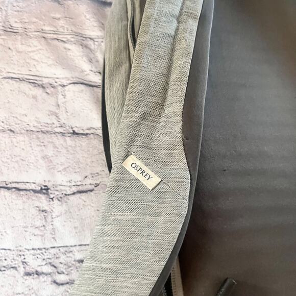 Osprey Arcane Large Day Commuter Travel Backpack 20L Grey Laptop Sleeve - Picture 7 of 8